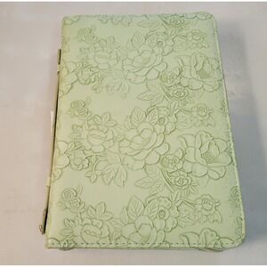 Lifeway Womens Bible Christian Standard Bible Green Floral Embossed Zipper Cover